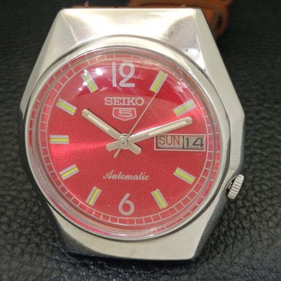 Vintage 1981 Seiko Automatic Mens Silver Watch W/daydate & Red accents - Picture 3 of 10